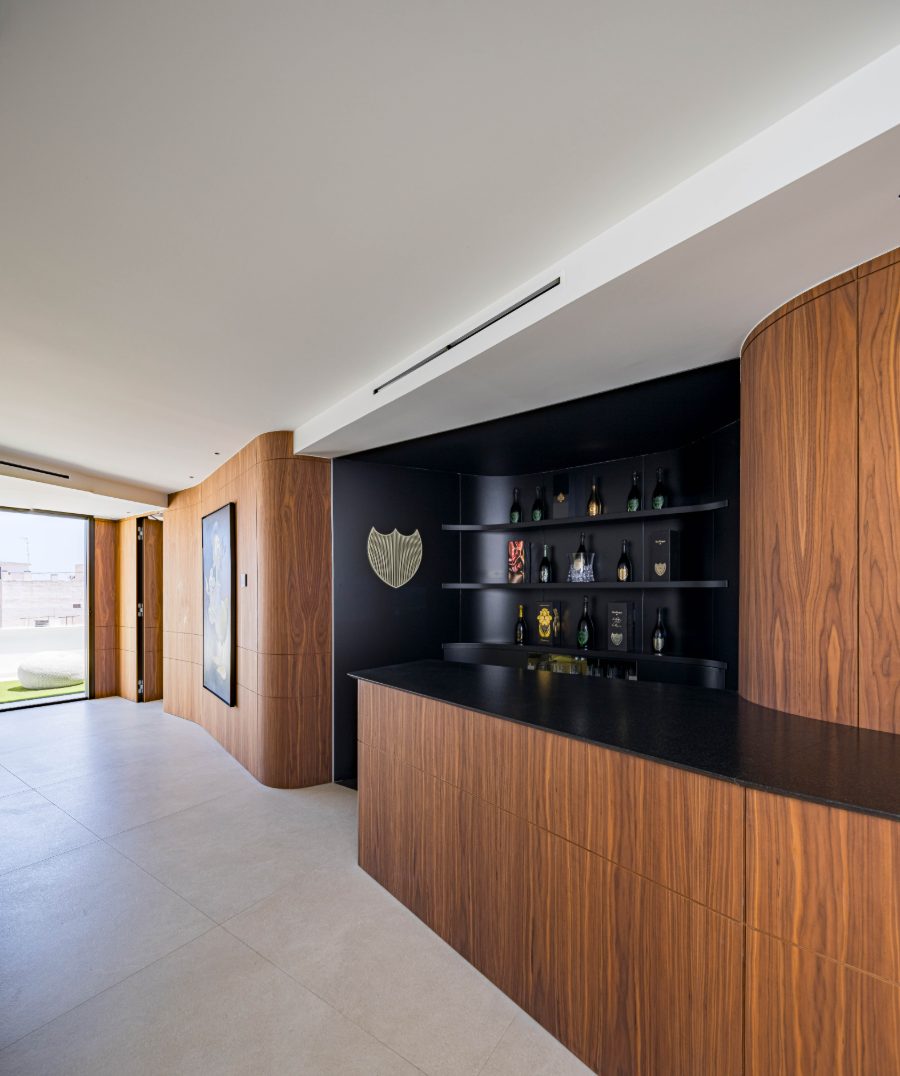 Bodega y barra en madera noble