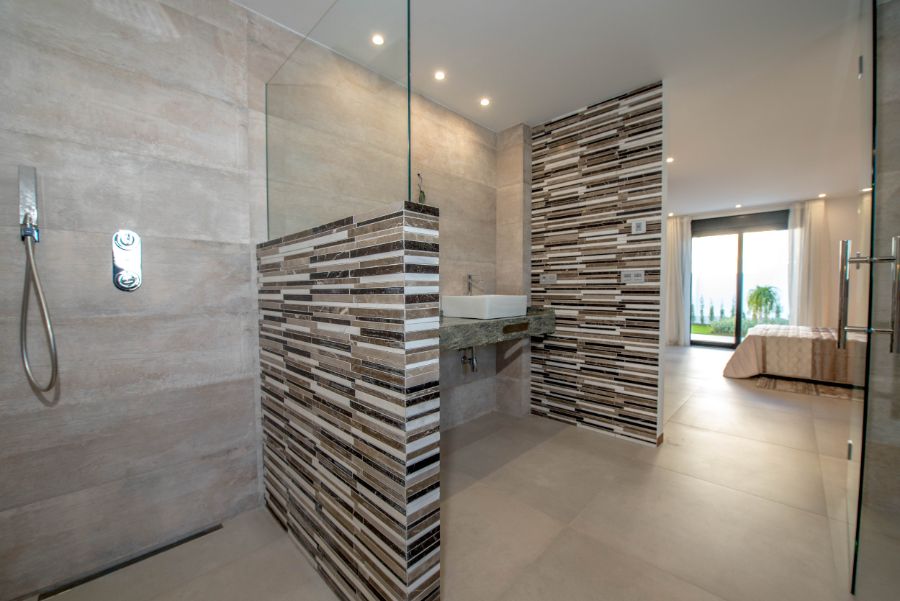 Baño en suite · Mosaico de mármol